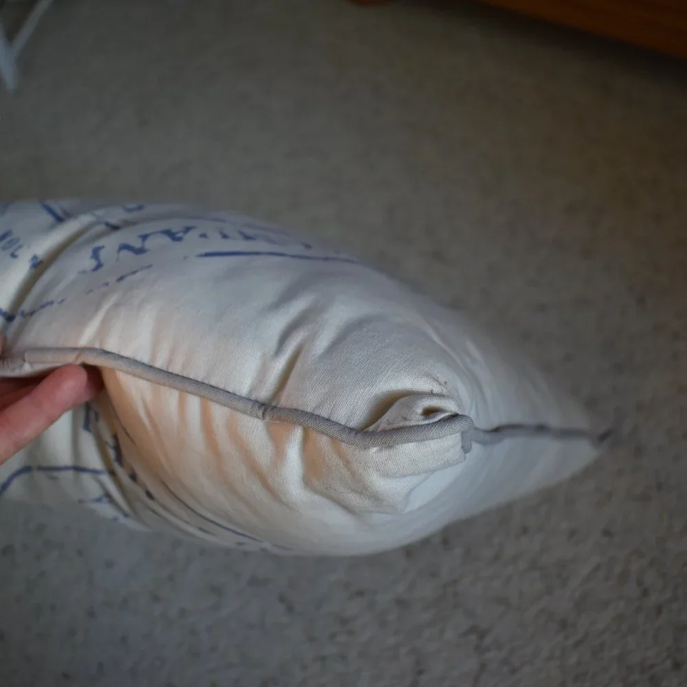 Nautical Toss Accent Pillow Linen/Blue Piping